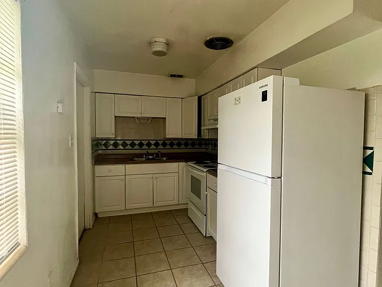 4208 Robbins Ave — Photo 3