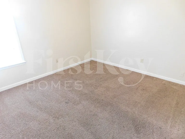 2428 Green Glen Dr — Photo 9