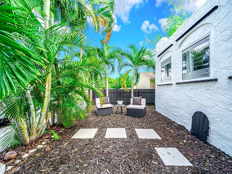 308 S L St — Photo 1