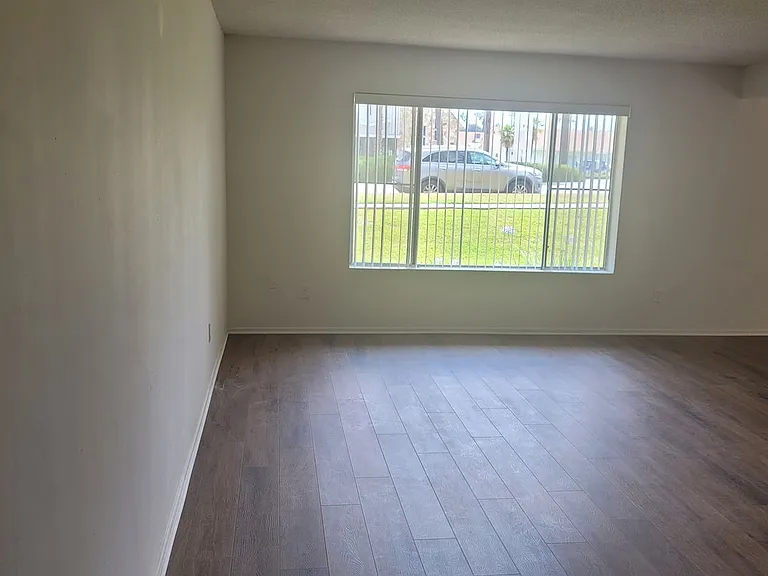 100 - Kimberly Apartments — Photo 38