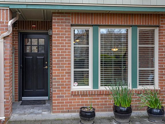 4th image of 6238 Logan Ln