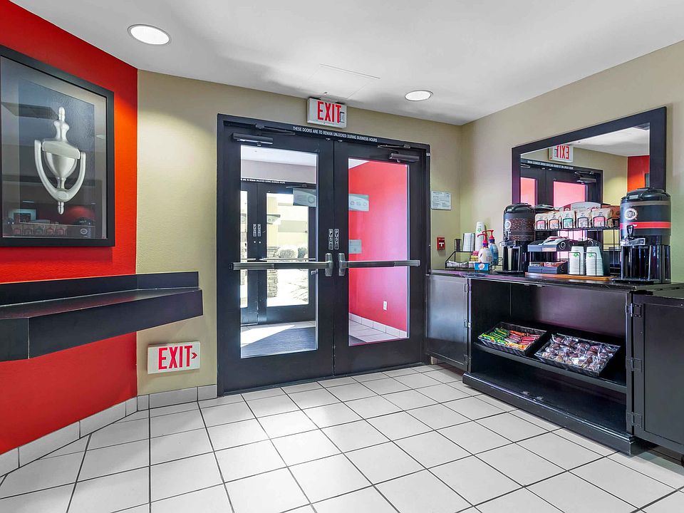 Lobby and Guest Check-in