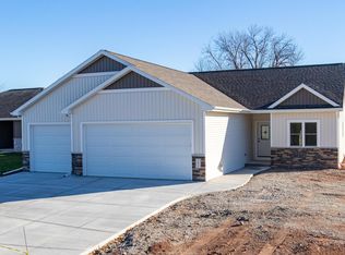 1009 Lotus Trl, Menasha, WI 54952