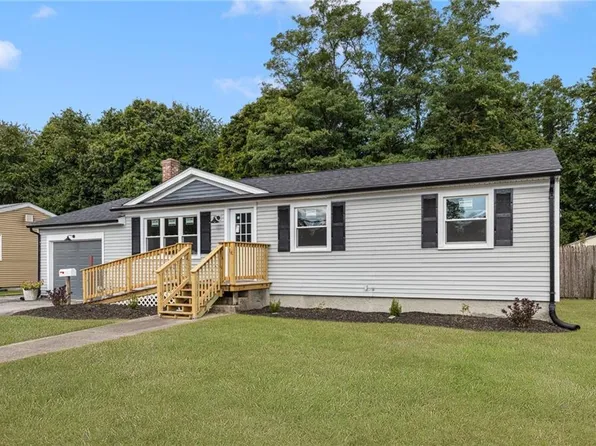 130 Zinnia Dr, Cranston, RI 02920