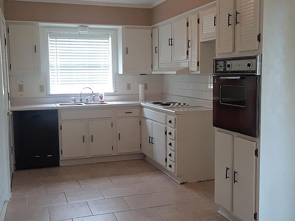 3rd image of 3115 Jennie Dr