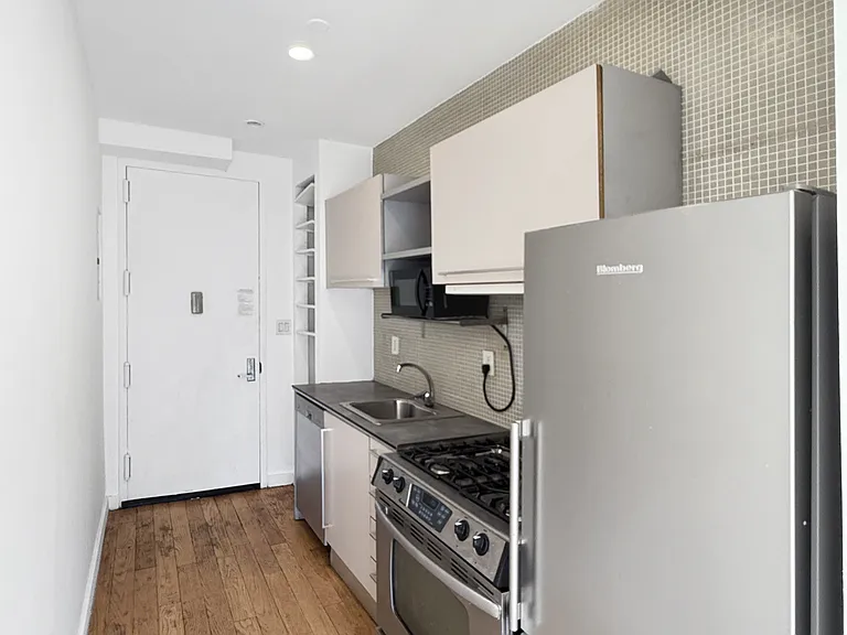 90 Clermont Ave #1L — Photo 5