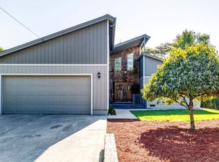 1977 7th St, Springfield, OR 97477