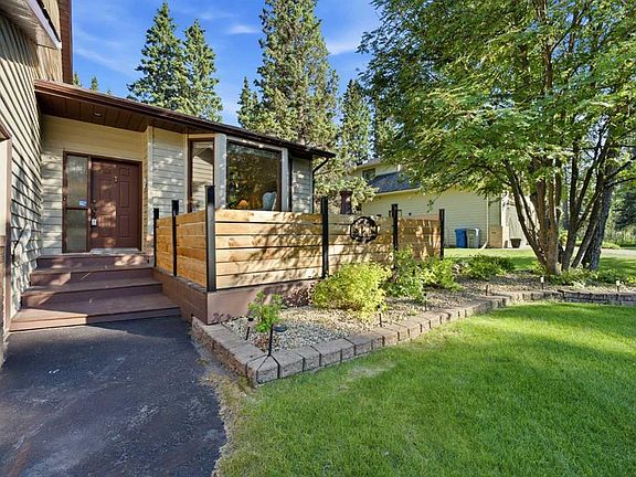 2nd image of 33 NW Manyhorses Dr