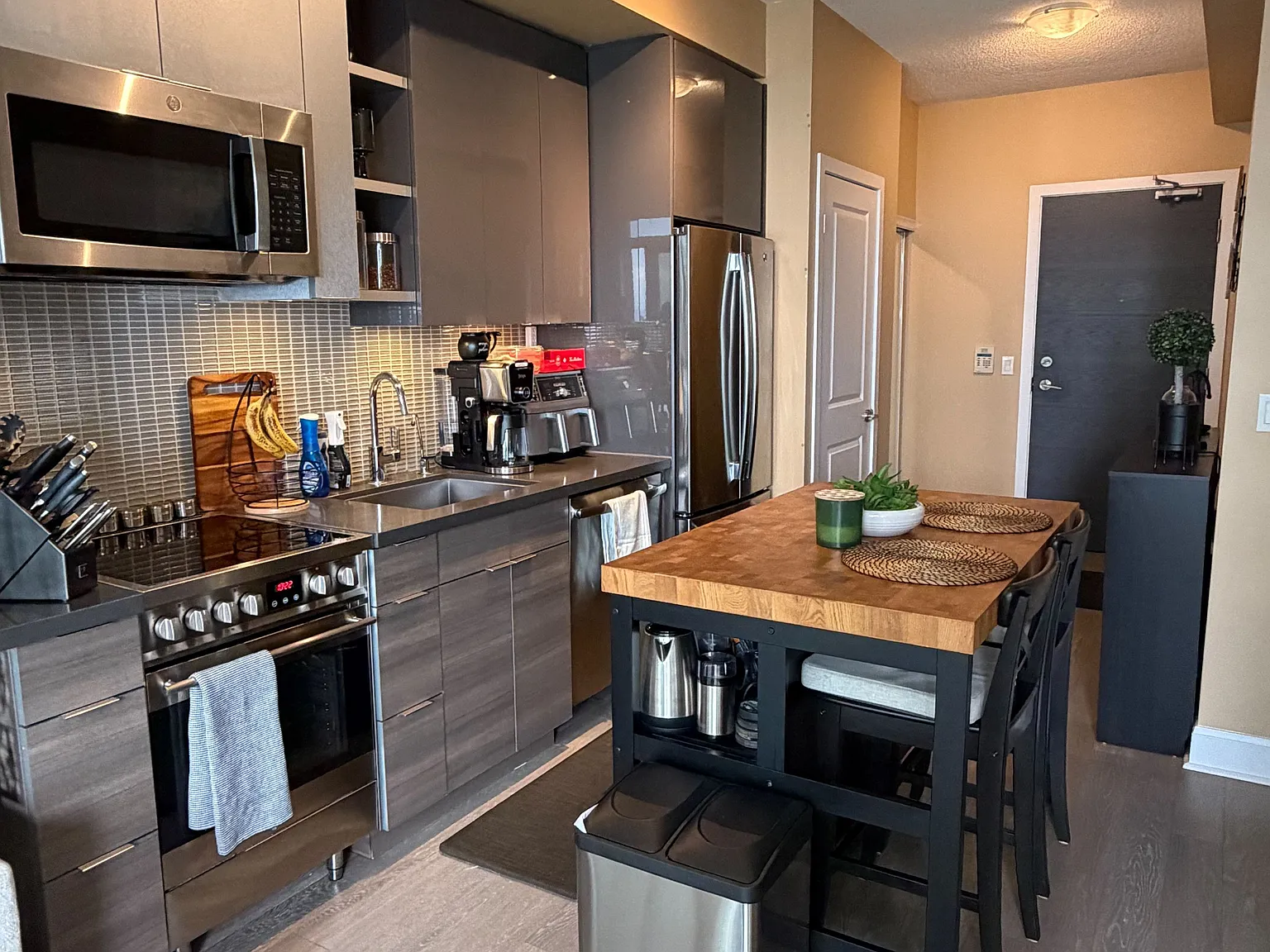 1 bed, $2,300 — Photo 3