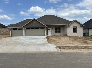 2004 Flynn St, Pea Ridge, AR 72751