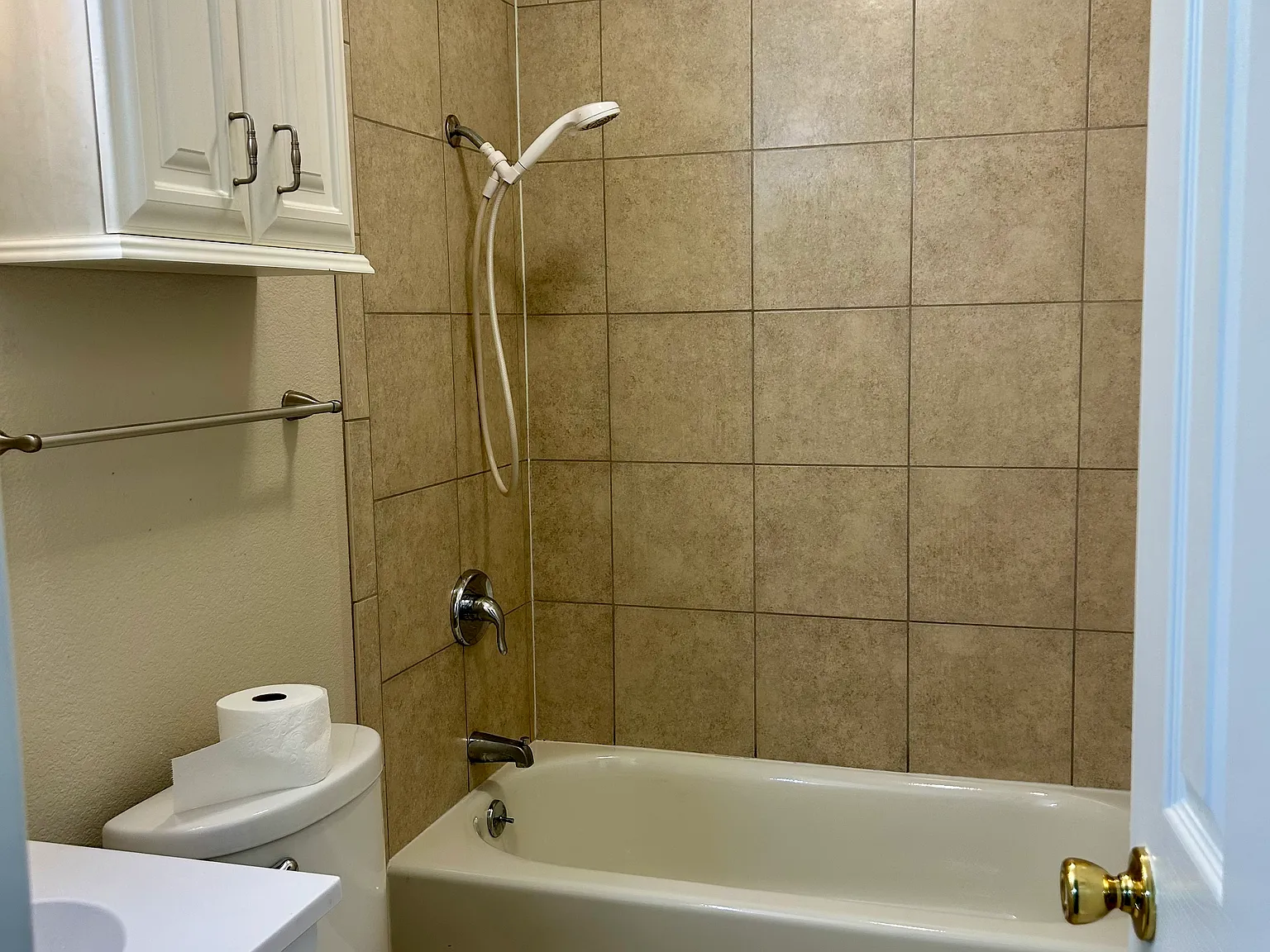 3 bed, 1008 sqft, $1,800 — Photo 4