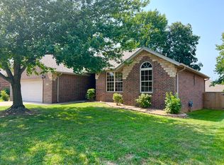 885 W Dustin Ln, Nixa, MO 65714