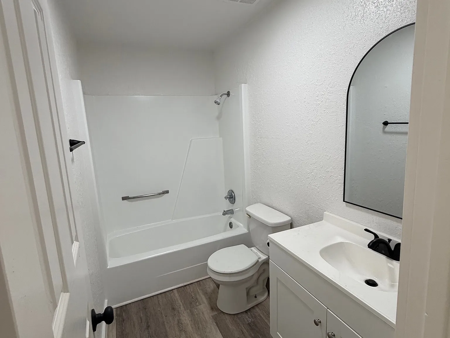 Kansas Apartments - 1 — Photo 3
