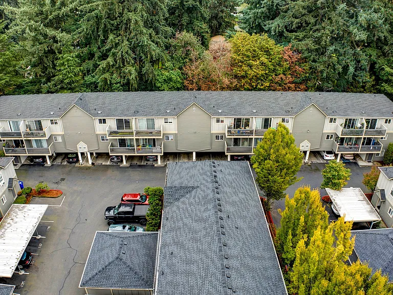 Tuxedo Park Apartments — Photo 40