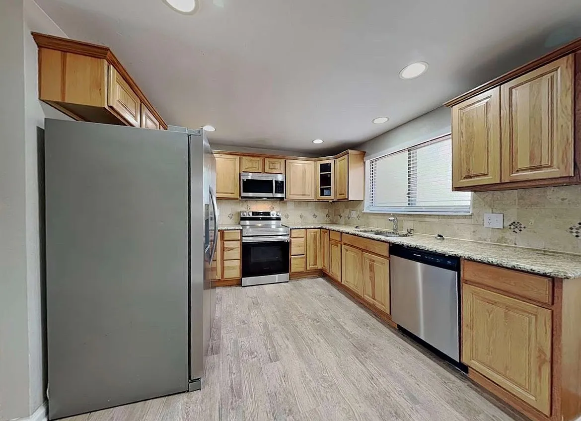 3 bed, 1516 sqft, $2,200 — Photo 1