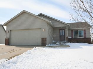 689 Forbrook Ln NW, Rochester, MN 55901