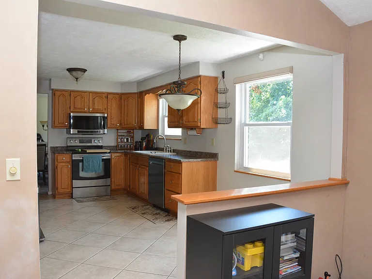 117 Huron Dr — Photo 3
