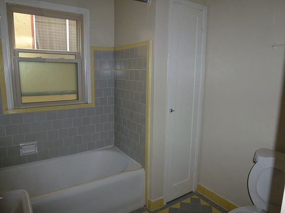 3rd image of 2416 8th Ave APT 204