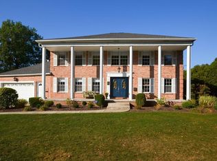 1301 Queen Annes Gate, Westlake, OH 44145