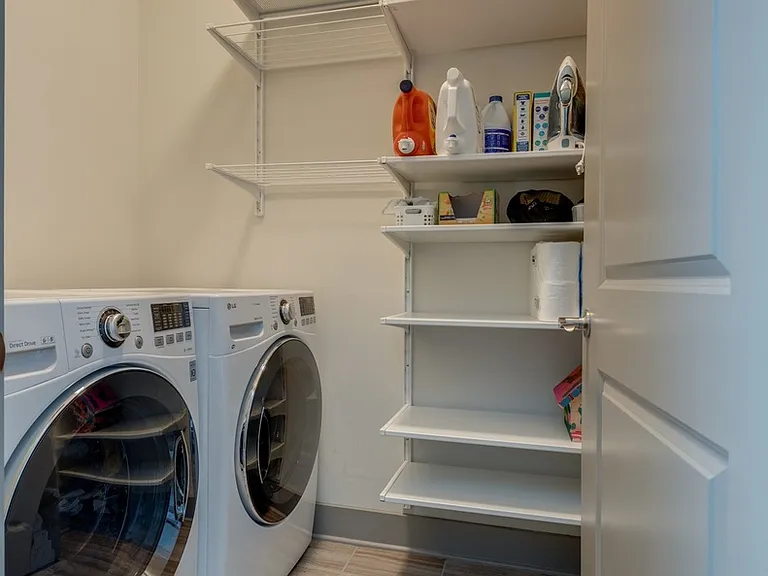 1813 Sherwood Ln — Photo 16