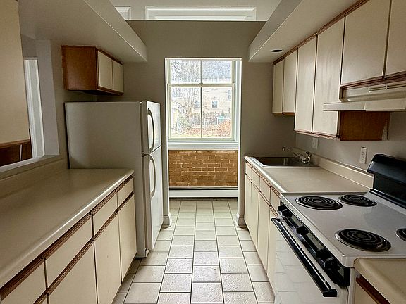 4th image of 131 Southside Pkwy APT 4