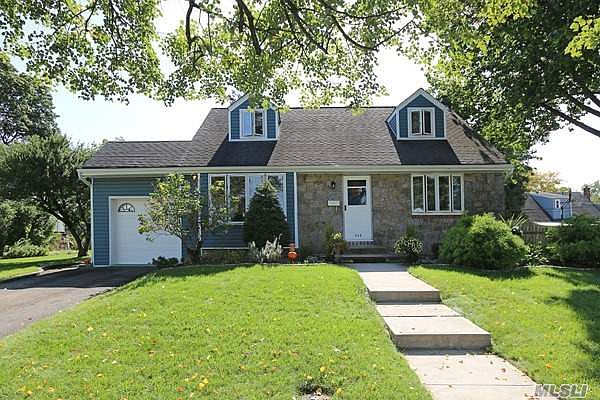 1st image of 860 Leonard Dr
