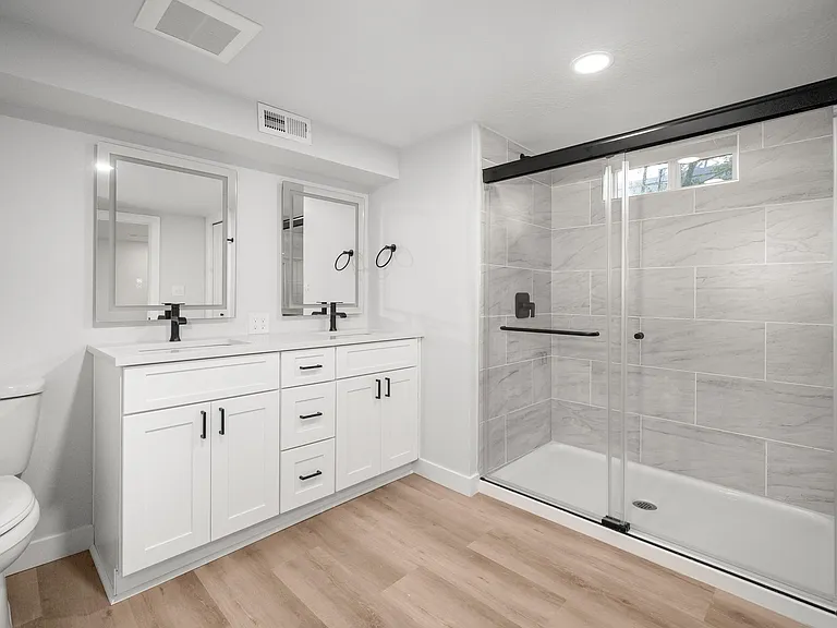 2217 E Longfellow Ave — Photo 12