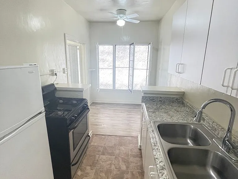 410 S Glendale Ave — Photo 12