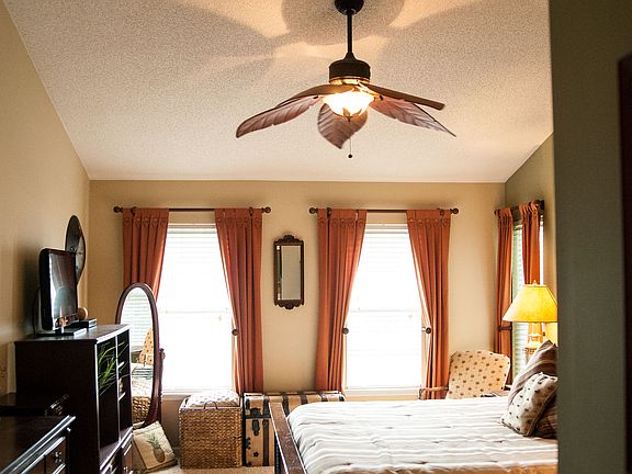 2nd image of 1810 Providence Hollow Ln