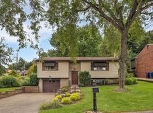 708 Regency Dr, Pittsburgh, PA 15239