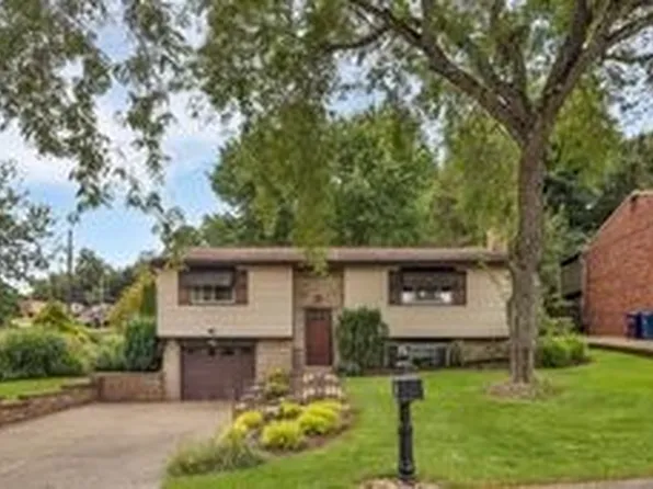 708 Regency Dr, Pittsburgh, PA 15239