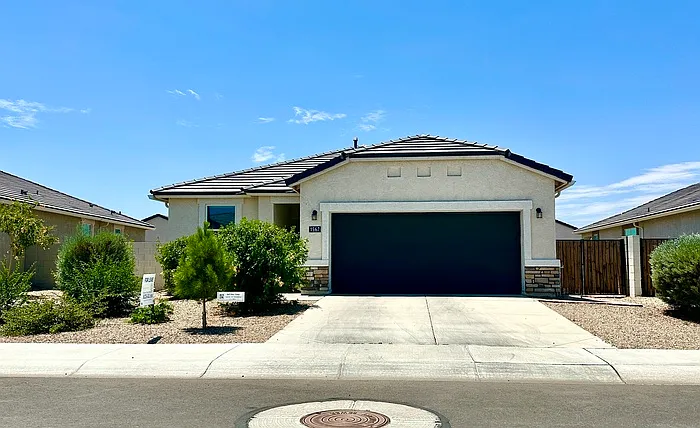1567 E Fletcher Dr — Photo 1