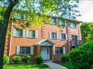 1352 S Lorraine Rd APT E, Wheaton, IL 60189