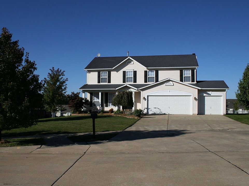 3 CAR OVERSIZE GARAGE - Huge Cul-de-sac