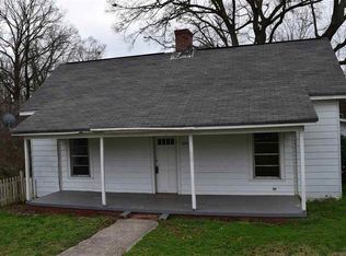 570 W Peachtree St, Woodruff, SC 29388