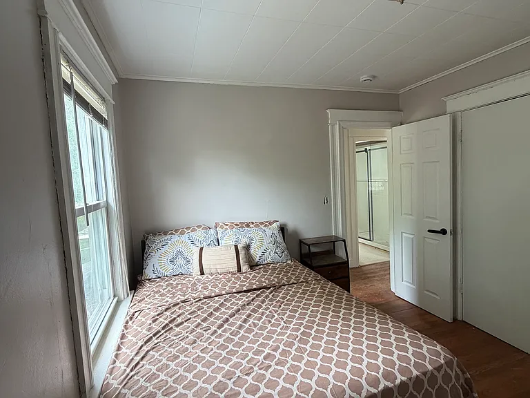 16 Eastman Ter — Photo 5