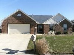 2 Northlake Dr, Trafalgar, IN 46181