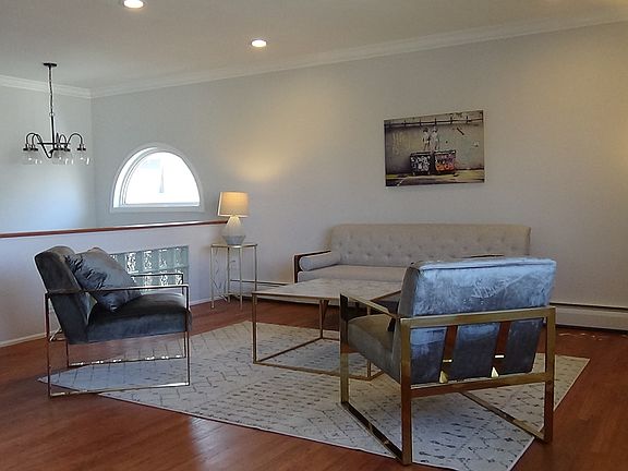 3rd image of 3543 Weidner Ave