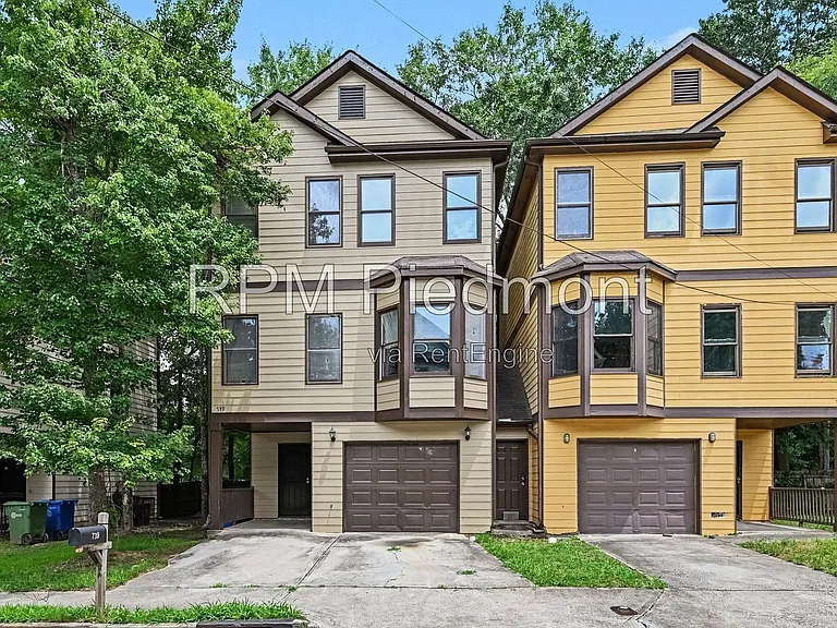 739 Prince Pl NW — Photo 1