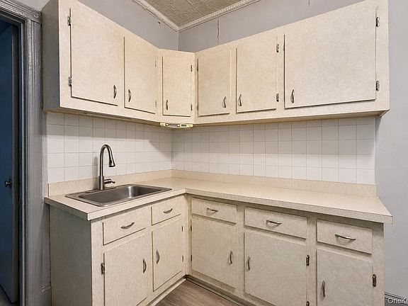 4th image of 236 Schaefer Street