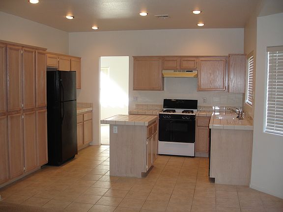 2nd image of 9116 Canyon Magic Ave