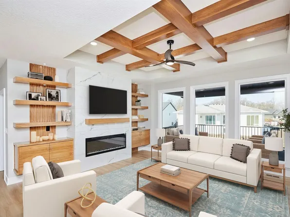 17311 N Valley Dr, Urbandale, IA 50323