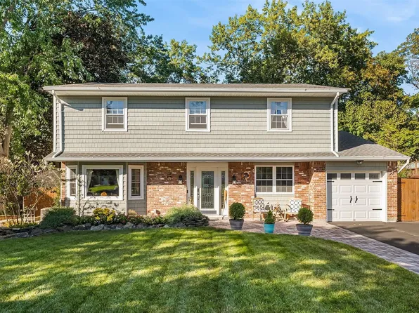 19 Bowman Lane, Kings Park, NY 11754
