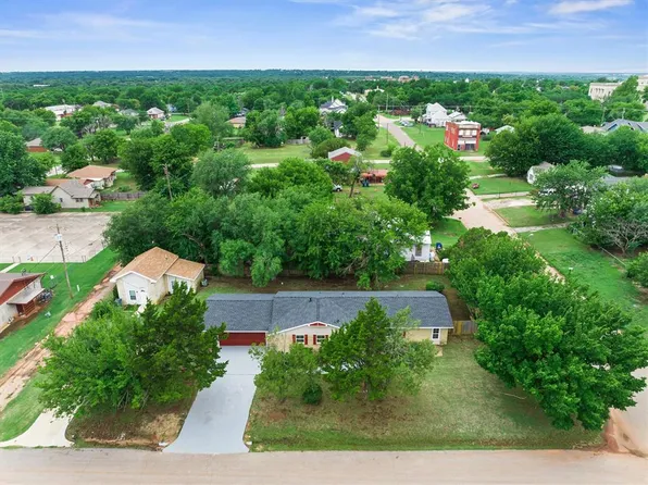 1223 E Vilas Ave, Guthrie, OK 73044