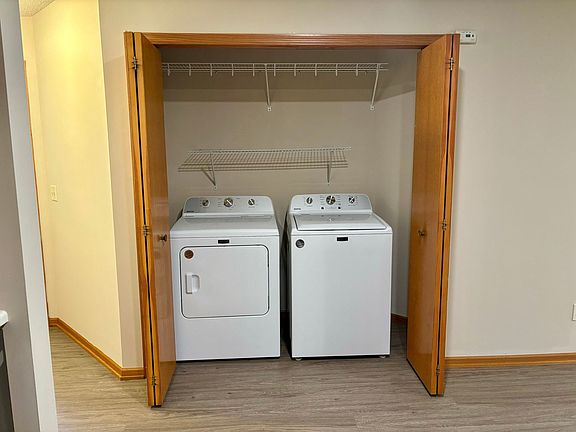 5th image of 323A Williamsburg Pl