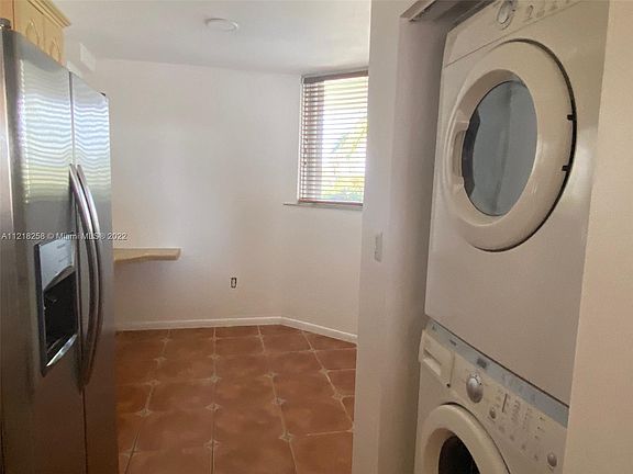 4th image of 2370 NE 135th St APT 404
