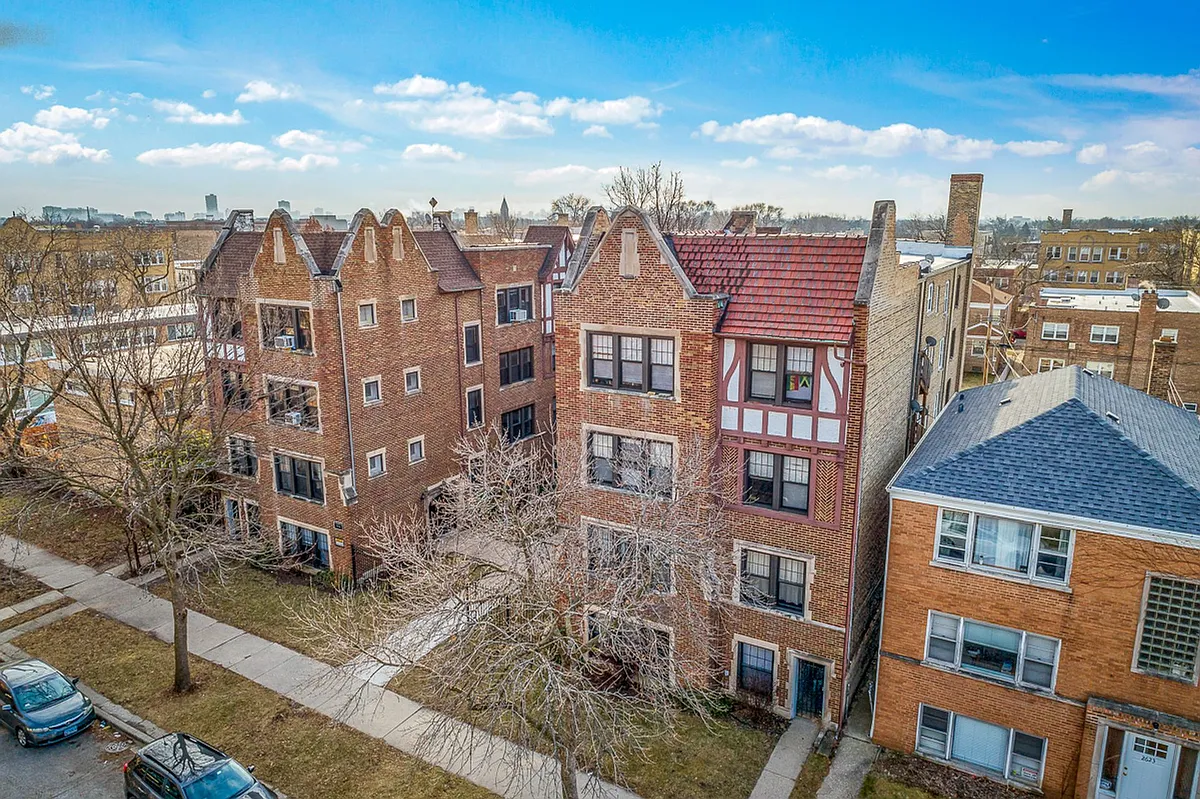 Building Photo - 2613 W Berwyn Ave