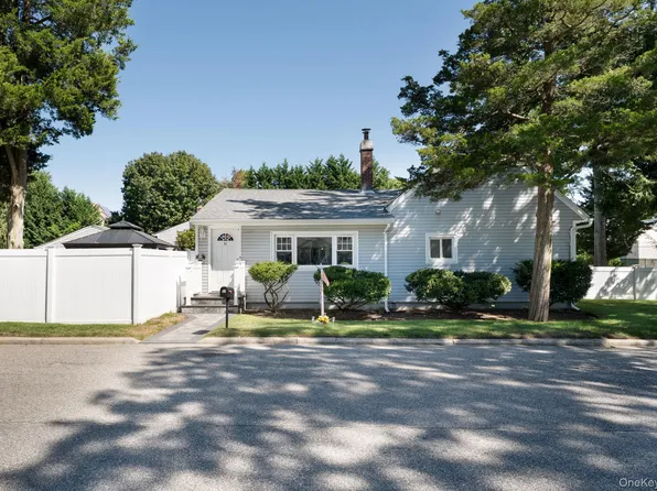51 Norwood Avenue, Port Jefferson, NY 11776