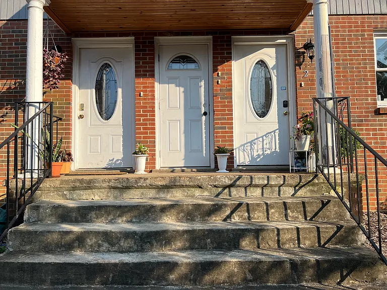 Perry St — Photo 17