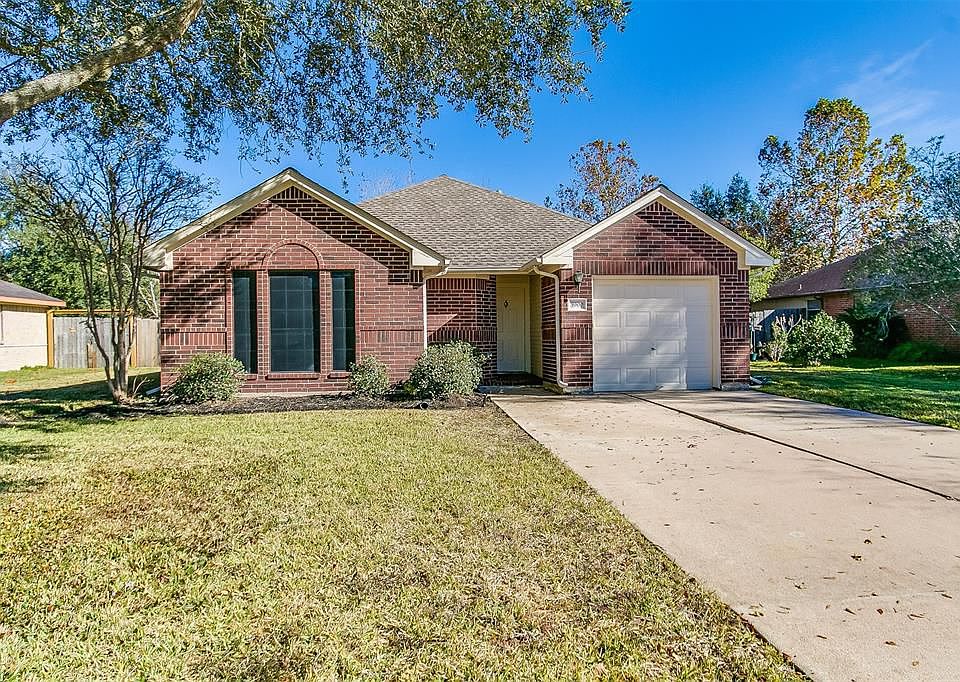 1st image of 3900 Briar Hollow Dr